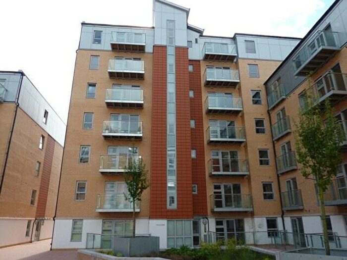 1 Bedroom Flat To Rent In Queen Mary Avenue, E18