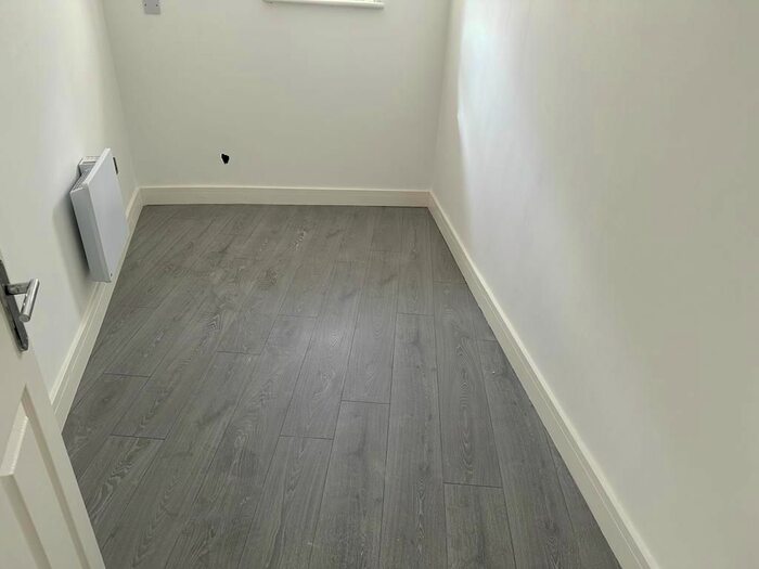 2 Bedroom Flat To Rent In Old Orchard, Poole, BH15