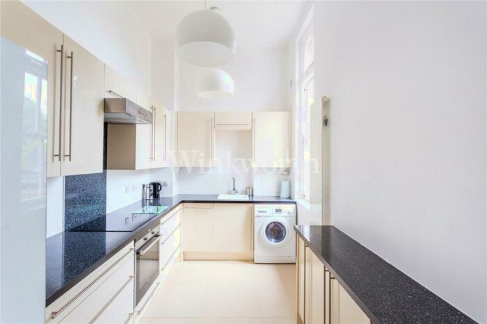 2 Bedroom Apartment To Rent In Starling Lodge, Pennington Drive, London, N21