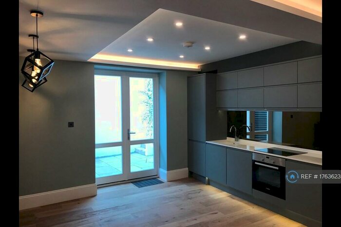 2 Bedroom Flat To Rent In Kinnoul Mansions, London, E5