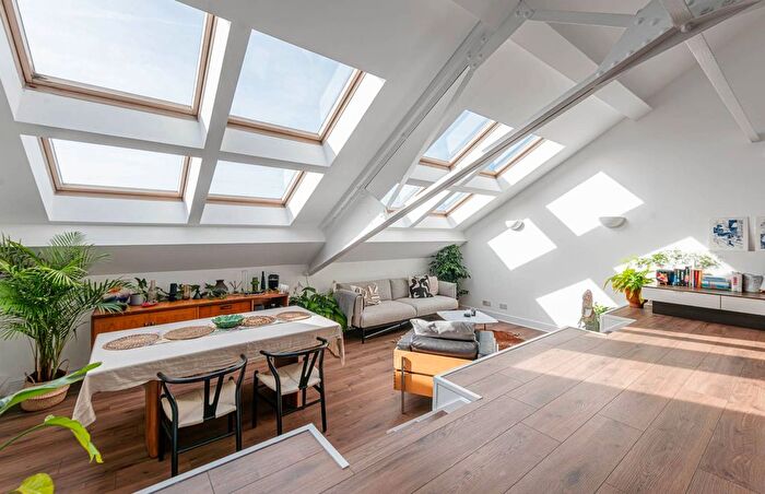 2 Bedroom Flat For Sale In Brook Road, Gladstone Park, London, NW2