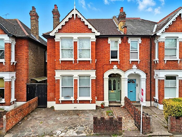 4 Bedroom Property For Sale In Wanstead Park Avenue, Aldersbrook, E12