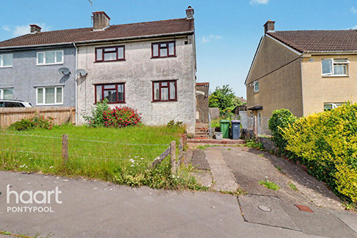 3 Bedroom Semi-Detached House For Sale In Hillside Drive, Pontypool, NP4