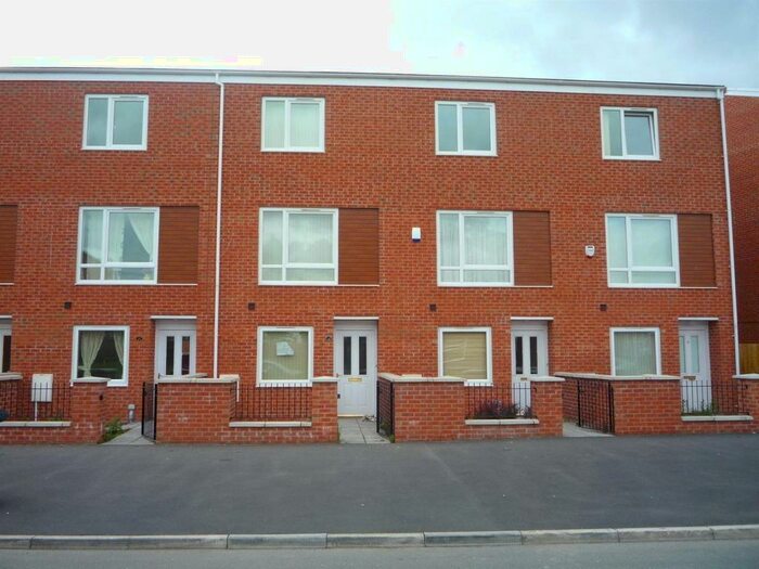 4 Bedroom Terraced House To Rent In Guide Post Road, Grove Village, Manchester, M13