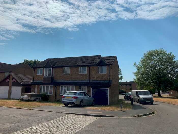 3 Bedroom Semi-Detached House To Rent In Medina Gardens, Bicester, OX26