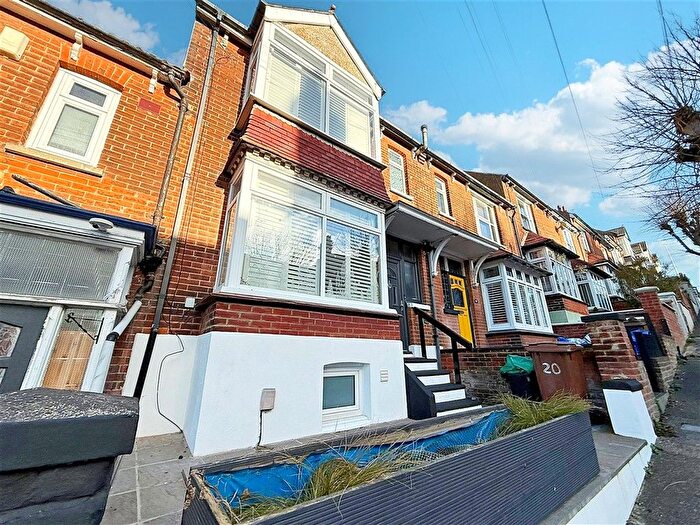 3 Bedroom Terraced House For Sale In Kingswood Avenue, Chatham, Kent, ME4