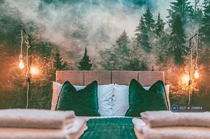 2 Bedroom Flat To Rent In Bridge Street Row East, Chester, CH1