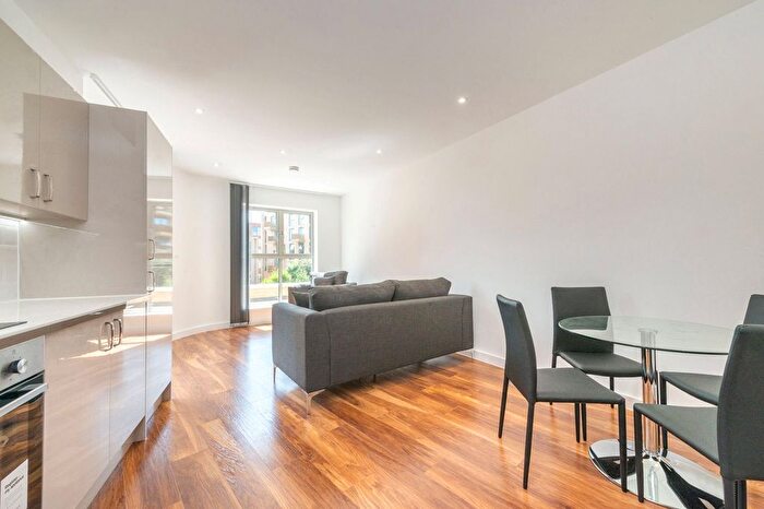 2 Bedroom Flat To Rent In Southampton Way, Camberwell, SE5