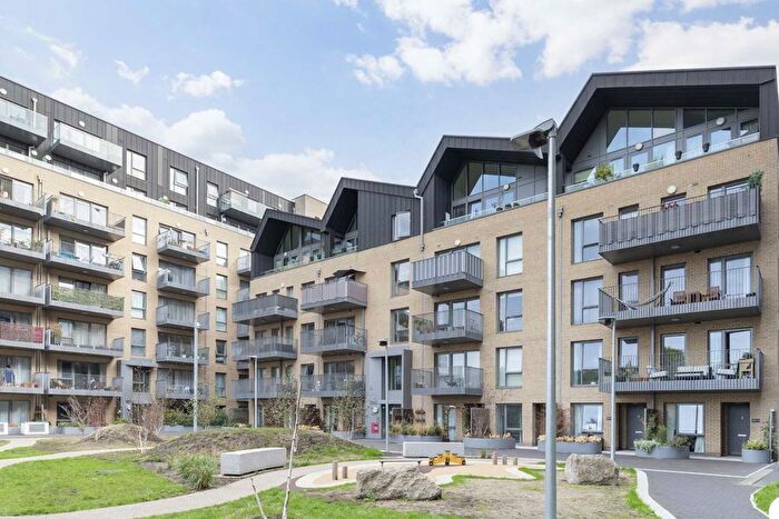 2 Bedroom Flat To Rent In Anderson Square, London, E3