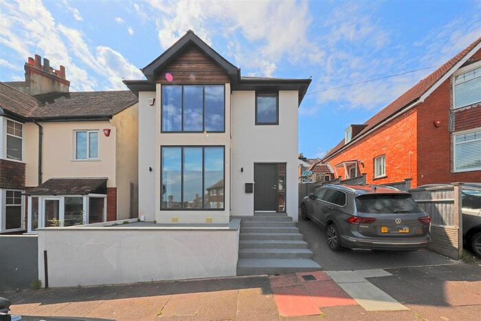 4 Bedroom Detached House To Rent In Tivoli Road, Brighton, BN1