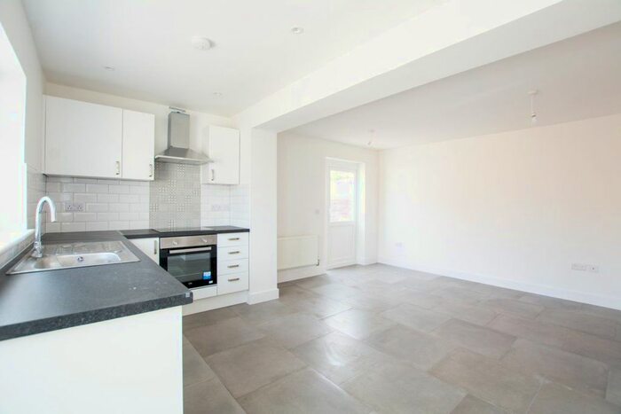 1 Bedroom Flat To Rent In Ferndale Road, Swindon, SN2