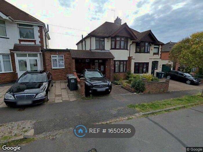 4 Bedroom Semi-Detached House To Rent In Stanford Road, Luton, LU2