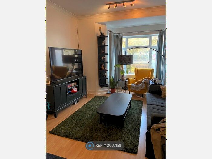 3 Bedroom Flat To Rent In Fitzhamon Embankment, Cardiff, CF11