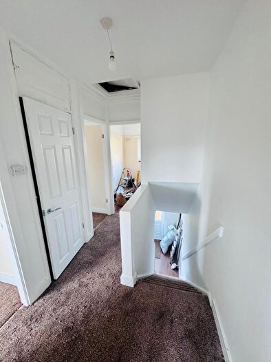 3 Bedroom Semi-Detached House To Rent In Netherhall Road, Leicester, LE5