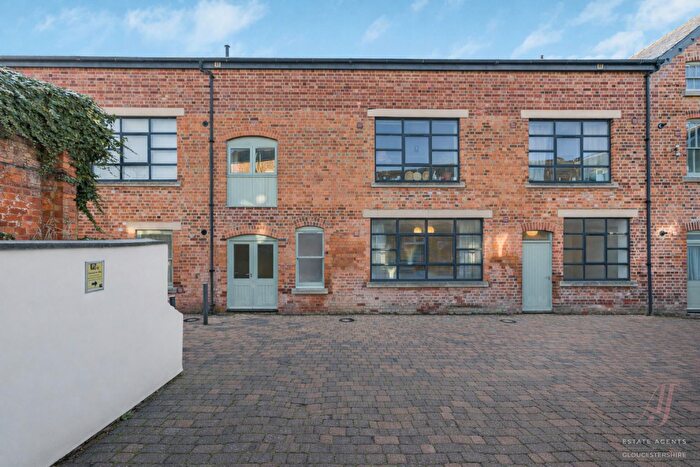 2 Bedroom Apartment For Sale In Dolphin Munday Court, Ebley, Stroud, GL5