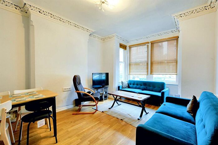 5 Bedroom Semi-Detached House For Sale In Burford Road, Nottingham, NG7