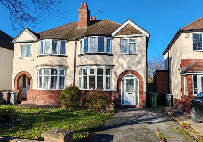 3 Bedroom Semi Detached House For Sale In Berkeley Road, Shirley, Solihull, West Midlands, B90