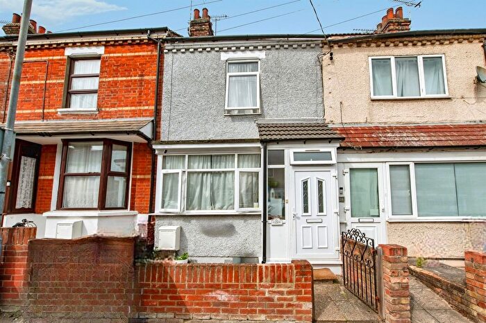 2 Bedroom Terraced House For Sale In Rosedale Road, Grays, RM17