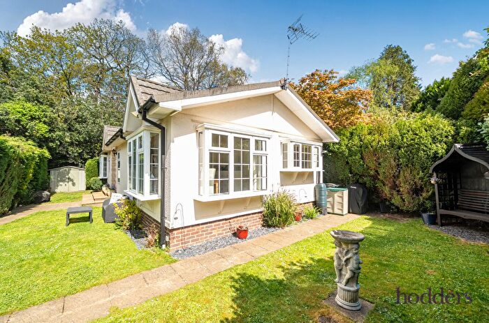 2 Bedroom Park Home For Sale In Fangrove Park, Lyne, Surrey, KT16