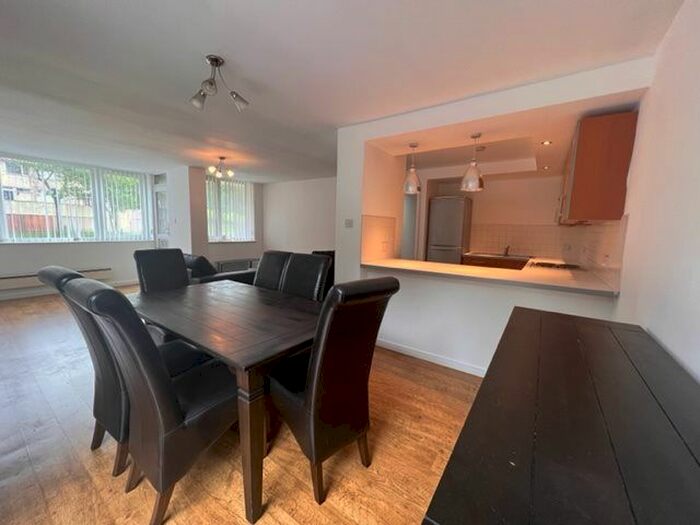 2 Bedroom Flat To Rent In View, Block A, Conway Street, L5