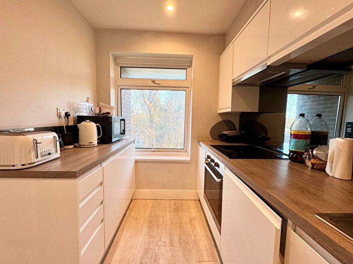 1 Bedroom Flat For Sale In Longbridge Road, Horley, RH6