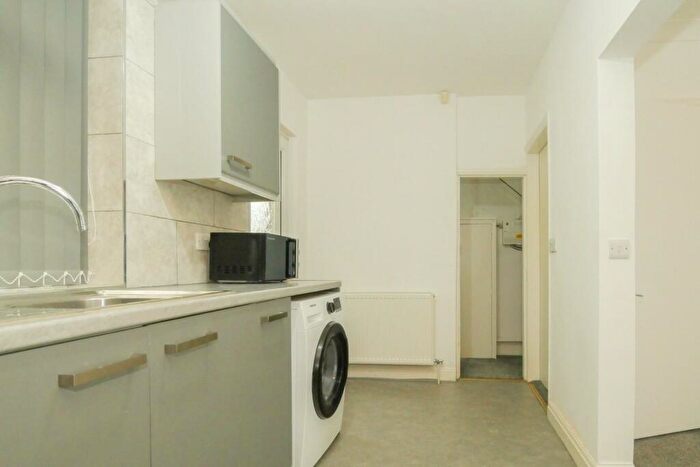 3 Bedroom Semi-Detached House For Sale In Westover Avenue, Leeds, LS13