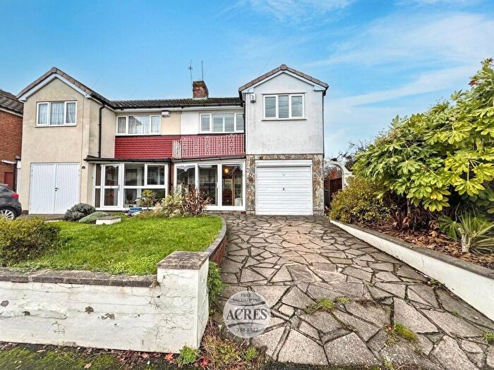 3 Bedroom Semi-Detached House For Sale In Ipswich Crescent, Great Barr, Birmingham, B42