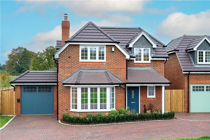4 Bedroom Detached House For Sale In The Wickets, Rowledge, Farnham, GU10
