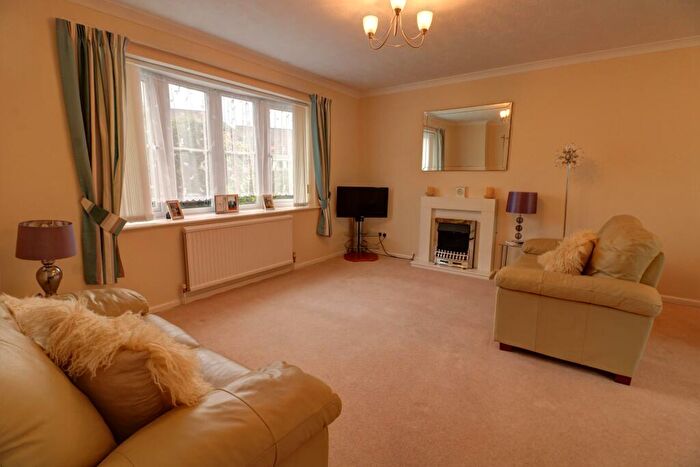 2 Bedroom Detached Bungalow For Sale In Grassington Place, Thatcham, RG19