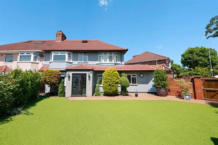 5 Bedroom Semi Detached House For Sale In Northfield Park, Hayes, UB3