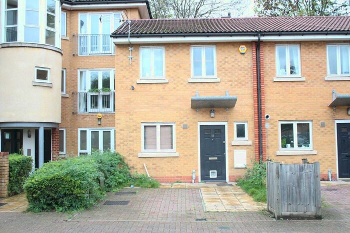 2 Bedroom Semi-Detached House To Rent In Shalbourne Square, Hackney Wick, E9