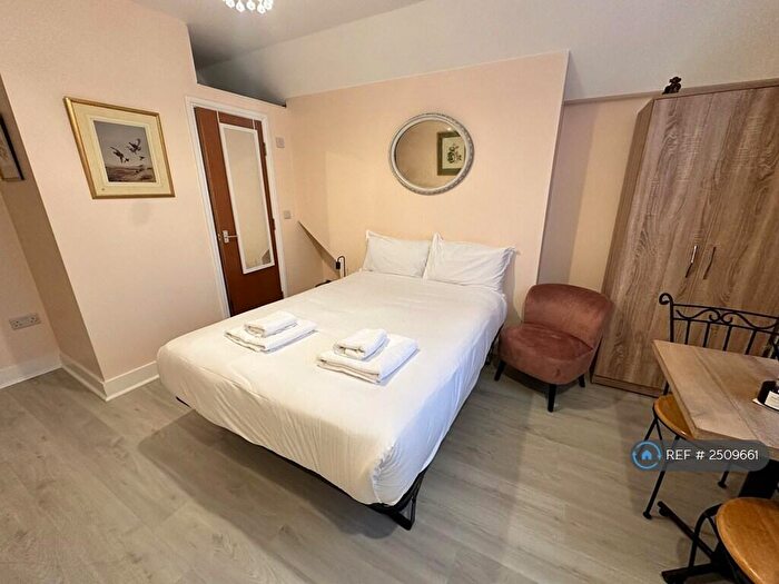 Studio To Rent In Green Lanes, London, N4