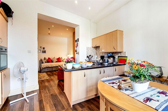 Flat To Rent In Quex Road, West Hampstead, NW6