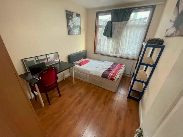 4 Bedroom Detached House To Rent In Malam Garden, London, E14