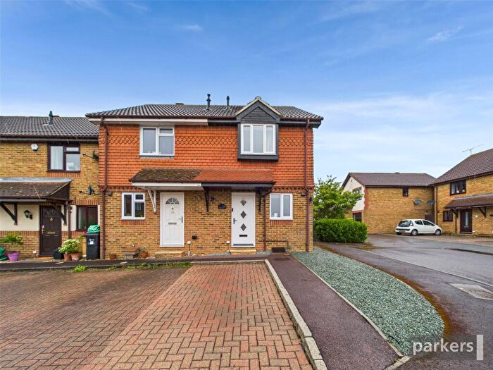 2 Bedroom End Of Terrace House For Sale In Coleridge Close, Twyford, Reading, Berkshire, RG10