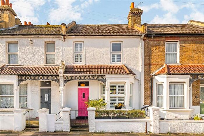 3 Bedroom Property For Sale In Roydene Road, Woolwich, SE18