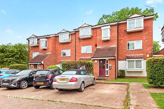 1 Bedroom Flat For Sale In Poplar Grove, London, N11