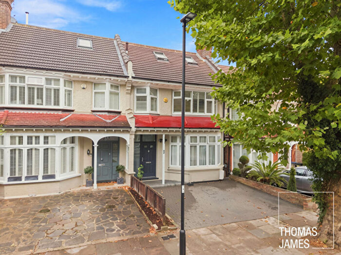 2 Bedroom Flat For Sale In Woodberry Avenue, London, N21