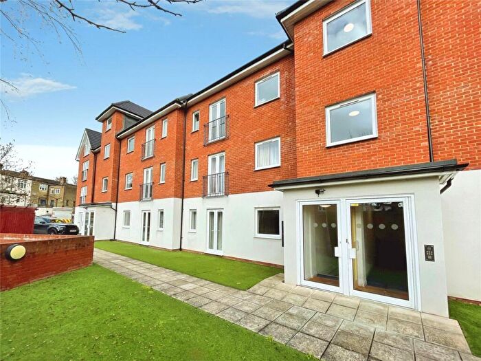 2 Bedroom Apartment For Sale In North Street, Hornchurch, RM11
