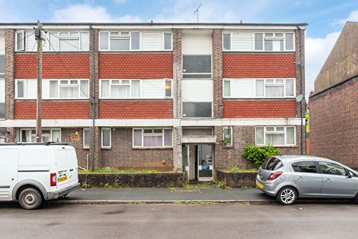 1 Bedroom Flat For Sale In Falkland Road, Dorking, RH4
