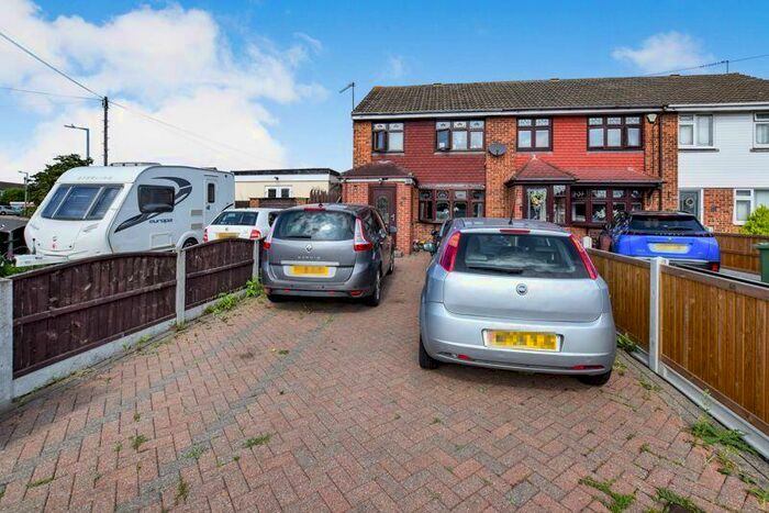 3 Bedroom End Of Terrace House To Rent In Holst Close, Stanford-Le-Hope, SS17