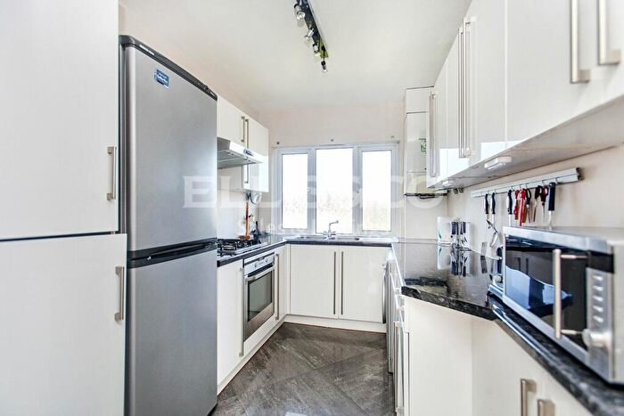 2 Bedroom Apartment To Rent In Highfield Court, Highfield Road, NW11