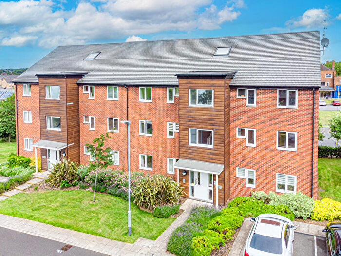 2 Bedroom Flat For Sale In Pearsons Way, Leeds, LS14