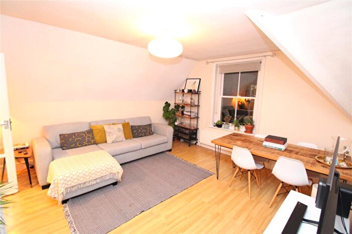 2 Bedroom Apartment To Rent In Gatestone Road, London, SE19