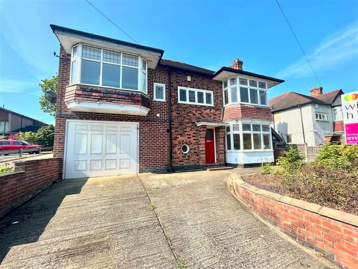 4 Bedroom Detached House To Rent In Trevose Gardens, Nottingham, NG5