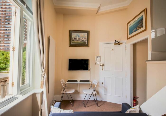 Studio To Rent In Warwick Way, London, SW1V