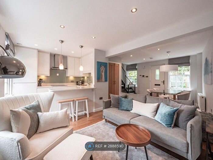 2 Bedroom Flat To Rent In King's Stables Lane, Edinburgh, EH1