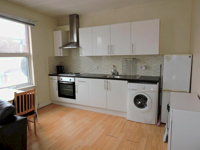 1 Bedroom Flat To Rent In Gathorne Road, London, N22