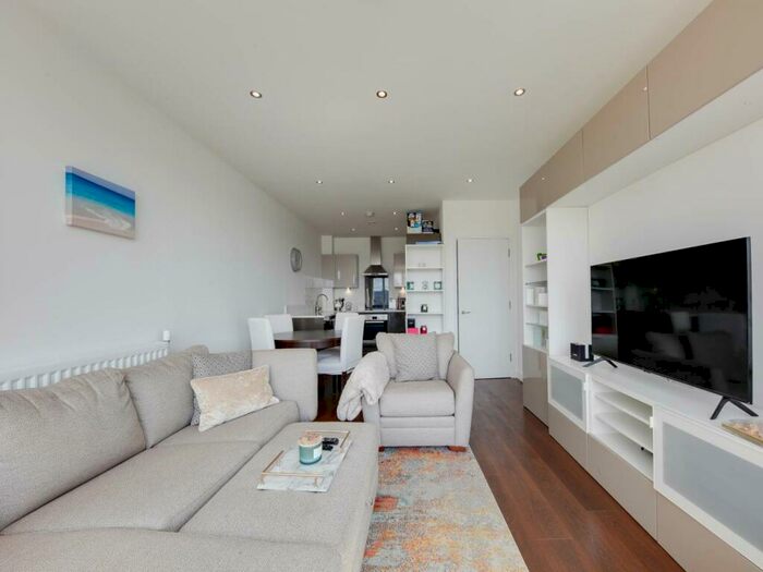 1 Bedroom Flat For Sale In Rendel Apartments, Lockside Way, Royal Docks, E16