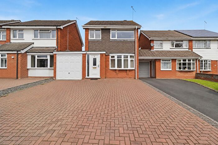 3 Bedroom Link Detached House For Sale In Abberley Avenue, Stourport-On-Severn, DY13